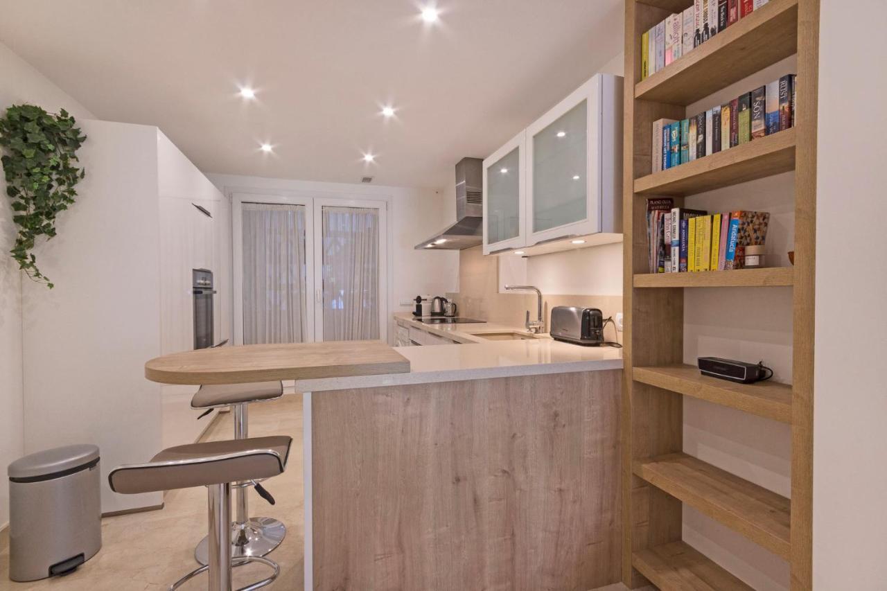 Canas Beach, Ground Floor First Line Beach, Golden Mile Apartment